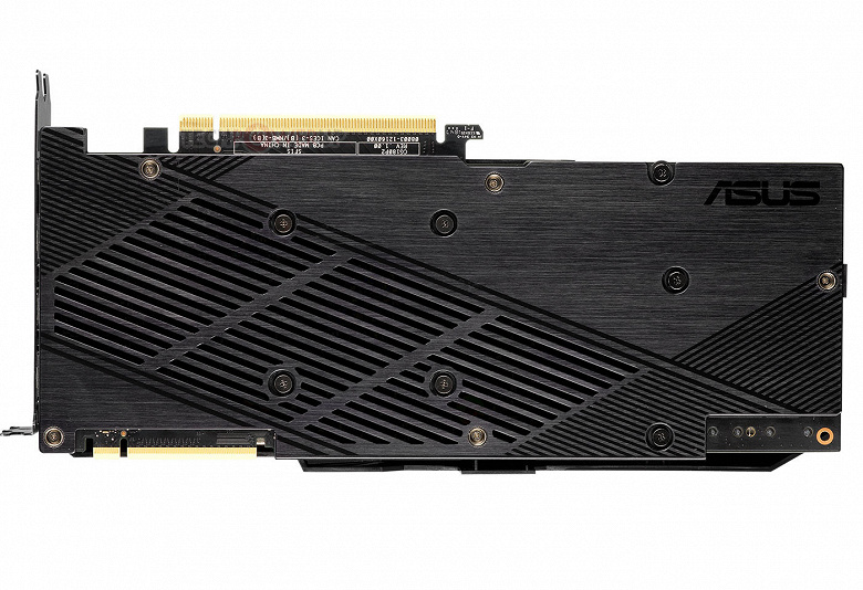 Концы лопастей вентиляторов системы охлаждения 3D-карты Asus GeForce RTX 2080 Dual EVO соединены в кольцо